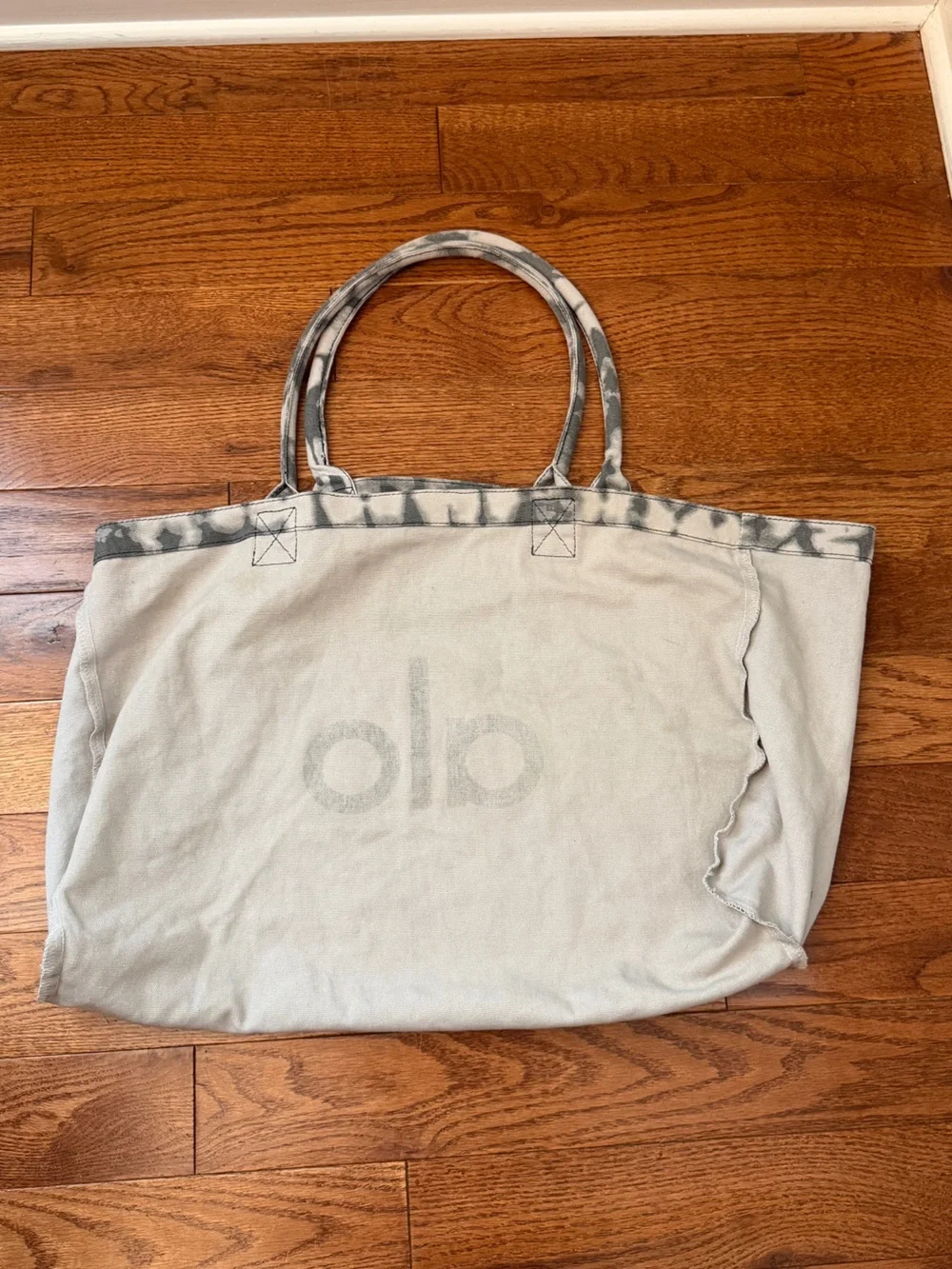 ALO Yoga Peace On Earth Gray Tie-Dye Tote Bag